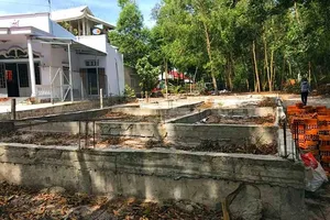 Bất lực khi người khác xây dựng trên đất mình