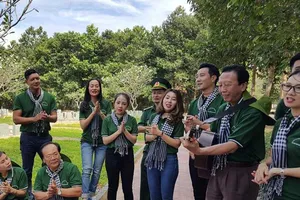 Hát giữa 5.000 ngôi mộ vô danh