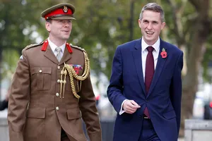 Anh đủ sức lập căn cứ quân sự biển Đông?