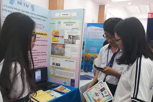 Học sinh ‘sợ hãi’ khi thiếu điện thoại