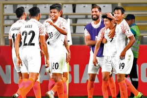 Ấn Độ muốn vô địch bảng A sau cơn mưa gôn