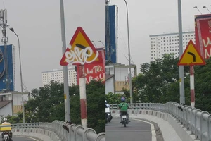 Đã thay biển báo bị bôi bẩn