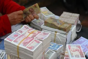 Không in tiền lẻ mới, sao ‘chợ đen’ bao nhiêu cũng có?