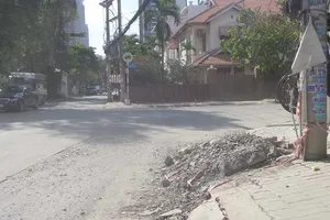 Nhếch nhác ở khúc cua