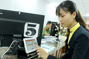 Dân chấm điểm công an xuất nhập cảnh TP.HCM