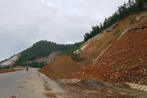 Cao tốc La Sơn - Túy Loan chưa xong đã lở