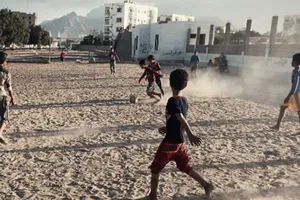 Yemen và trận bóng giữa làn lửa đạn