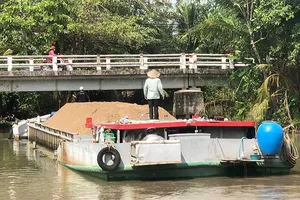 Xin xây tặng cây cầu 7,3 tỉ nhưng… vướng 2 hộ dân