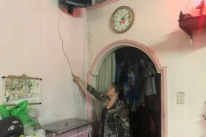 Bị hàng xóm xây nhà làm nứt tường, phải làm gì?