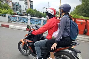 Nhiều hành động phản cảm của tài xế Go-Viet