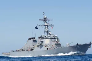 Nga-Mỹ ‘chạm mặt’ ở biển Đen