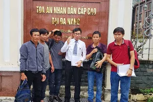 Ngày thấp thỏm của 5 công dân vụ cưa gỗ khô