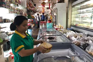 Món ngon, lạ nổi tiếng đổ về TP.HCM đón Tết