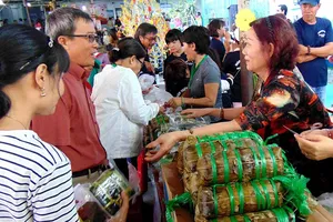 Mang Tết đến bệnh nhân nghèo 