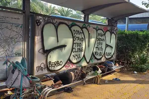 Trạm xe buýt thành giường ngủ