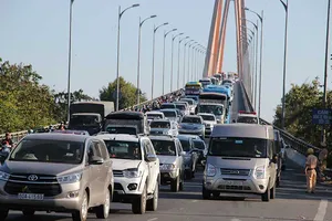 Kẹt xe, ùn tắc lan từ miền Tây đến miền Đông