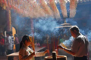 Rùng mình khi nghe bệnh từ… khói nhang