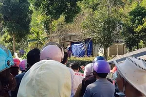 Thưởng nóng vụ cô gái giao gà: Sai!