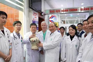 Thủ tướng dự lễ kỷ niệm Ngày Thầy thuốc VN tại BV Bạch Mai