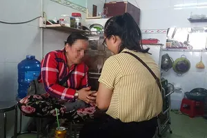 Gần chùa, nhà nhà đua nhau coi bói