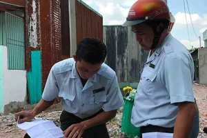 Nghi chung chi cả trăm triệu xây nhà lụi ở Bình Chánh