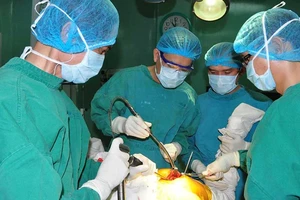 Bác sĩ Nguyễn Đình Phú - người chỉ biết lo cho người khác