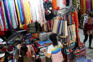 Hàng ngoại lộng hành gắn mác ‘made in Vietnam’