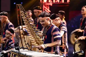 Ban nhạc Tây Nguyên 100 người gây sốt 