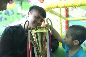 Chuyện bé Tôm và chiếc cúp AFF tại BV Nhi Trung ương