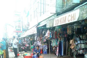 TP Cần Thơ: Lấn chiếm lề đường cứ dẹp lại mọc!