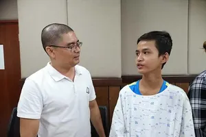 Viết tiếp ước mơ cho cậu bé làm thuê bị nạn thương tâm