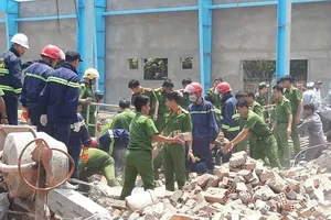 Kinh hoàng tường sập, 6 công nhân thiệt mạng