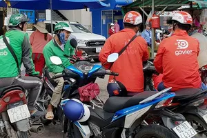Tài xế xe ôm công nghệ ‘quay cuồng’ với chiết khấu