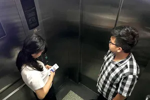 6 lưu ý để an toàn trong thang máy