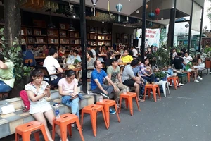 Không gian văn hóa sách hay không gian buôn bán, cà phê