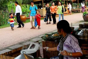 Khách sạn 5 sao đãi khách bằng... cháo lòng, hủ tiếu