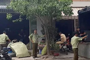 Điều tra: Đột nhập các 'tụ điểm' nhớt giả ở TP.HCM