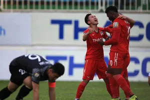 Ngán ngẩm bạo lực sân cỏ