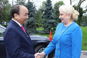 Lễ đón trọng thể Thủ tướng Nguyễn Xuân Phúc tại Romania