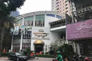 Hà Nội cấm xe máy nhưng ‘mở’ nhà cao tầng nội đô?