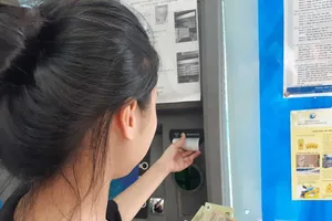 Dùng thẻ khám bệnh có lợi hơn thanh toán tiền mặt? 