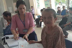 Cụ bà 82 tuổi đã được cấp giấy khai sinh