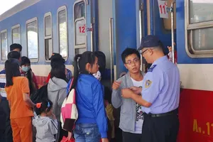 Lễ 30-4: Đường sắt tăng chuyến, nối thêm toa