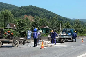 Đường BOT 2.400 tỉ đồng liên tục sụt lún 