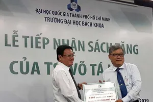 Tiến sĩ kiều bào tặng sách quý giá 3,4 tỉ đồng