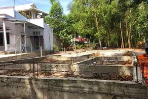 Lại bế tắc vụ xây nhà trên đất hàng xóm