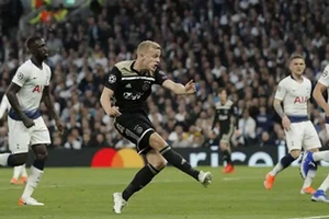 Ajax quá ‘bén’, Tottenham quá ‘cùn’