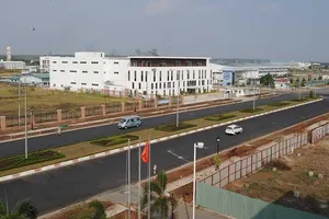 Nhà máy ngoại dịch chuyển, bất động sản công nghiệp đắc lợi