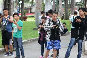 Nhiều phản đối thu thuế đặc biệt điện thoại di động