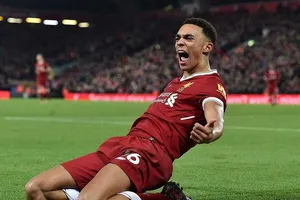 Arnold trong phim hành động tại Anfield